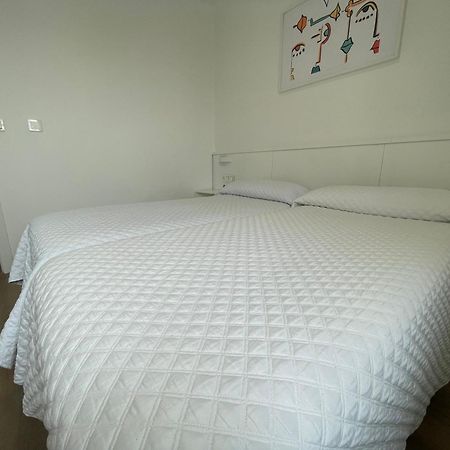 Hostal Montevideo Beachfront Nigrán Esterno foto