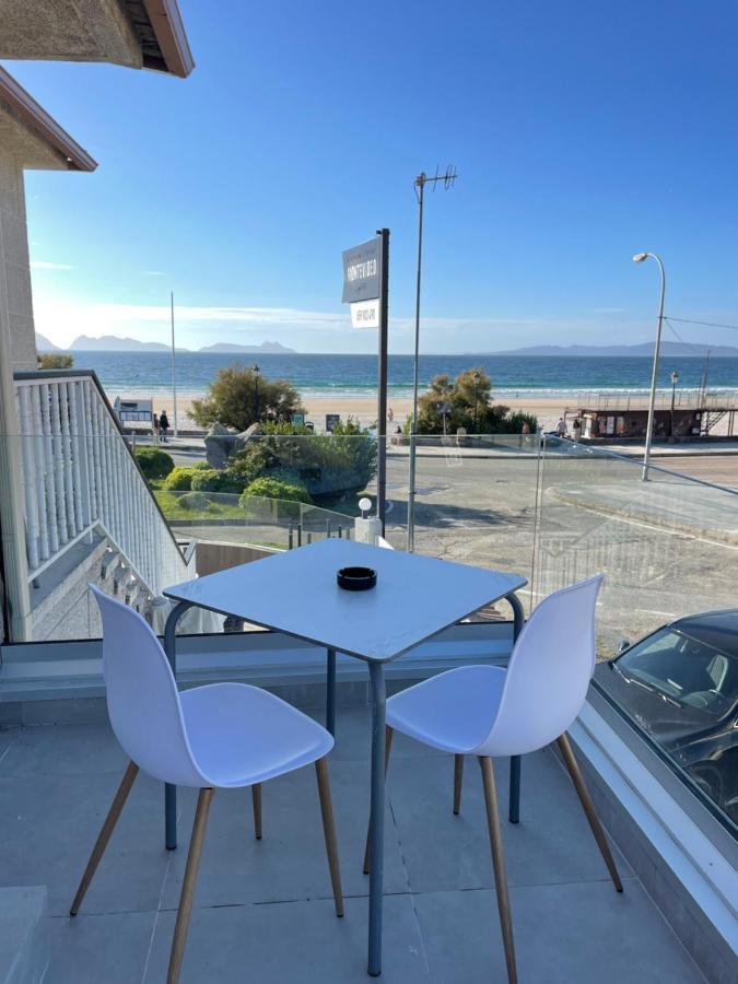 Hostal Montevideo Beachfront Nigrán Esterno foto