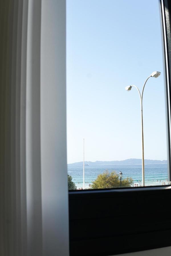 Hostal Montevideo Beachfront Nigrán Esterno foto