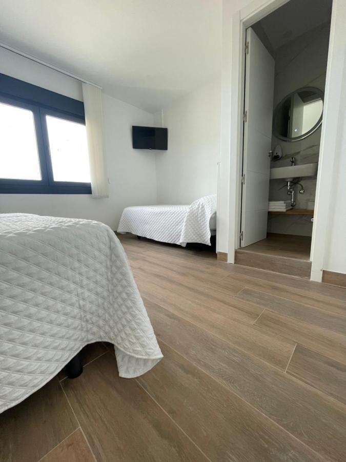 Hostal Montevideo Beachfront Nigrán Esterno foto