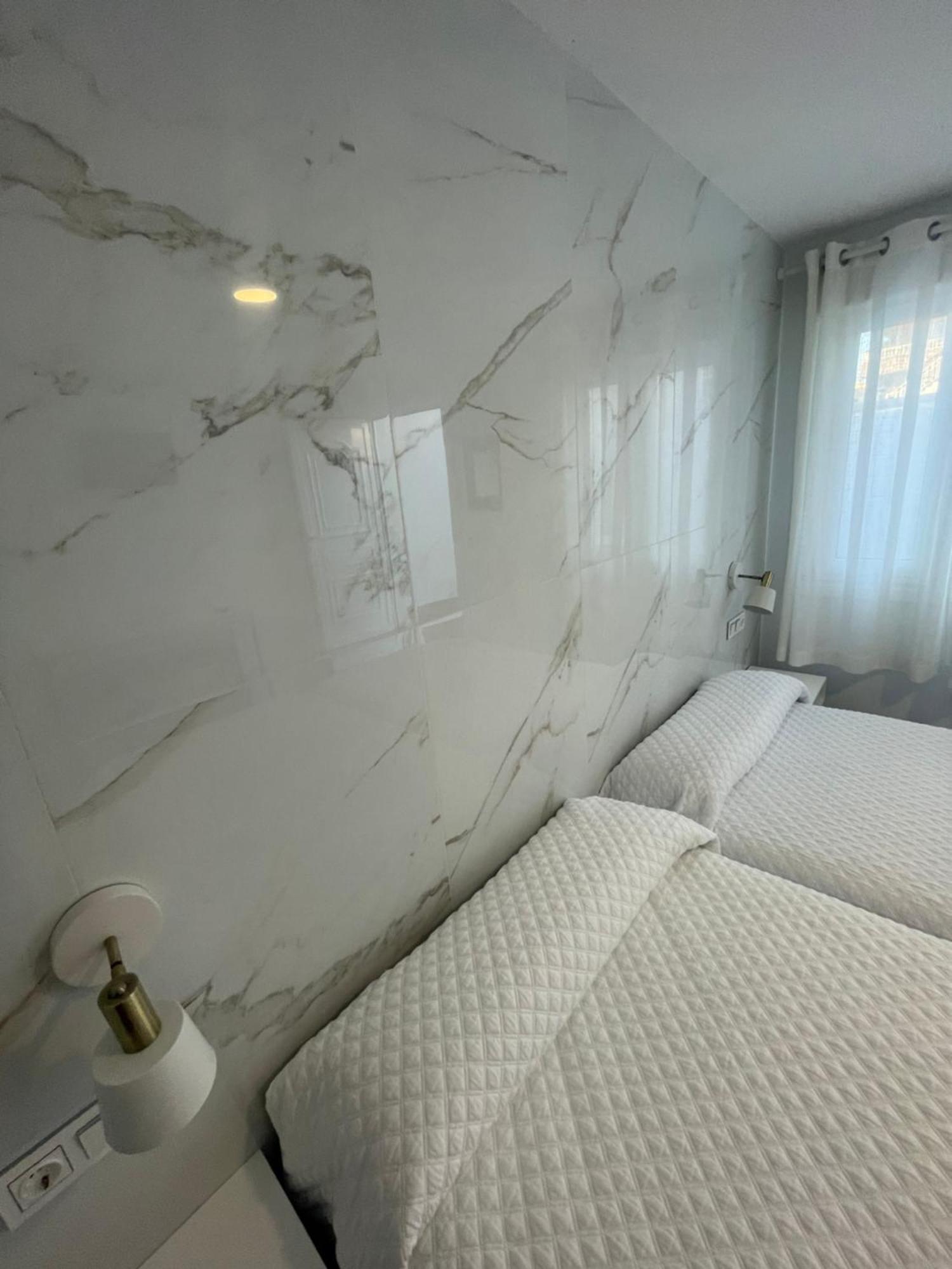 Hostal Montevideo Beachfront Nigrán Esterno foto