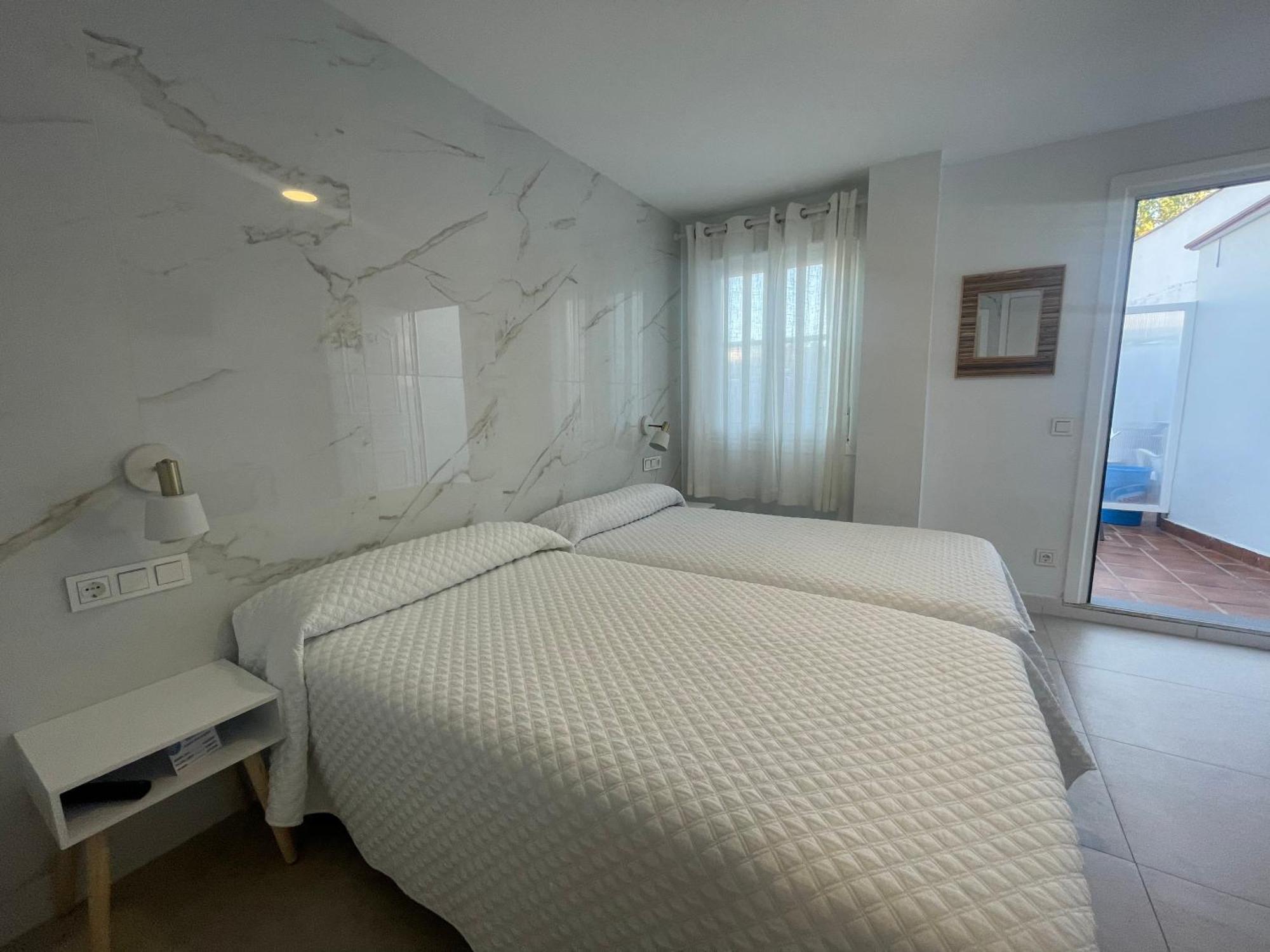 Hostal Montevideo Beachfront Nigrán Esterno foto